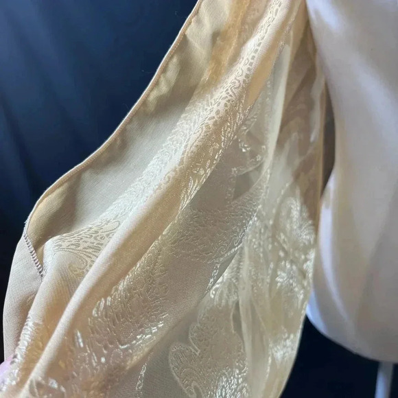 Gold fringe shawl - Picture 2 of 4